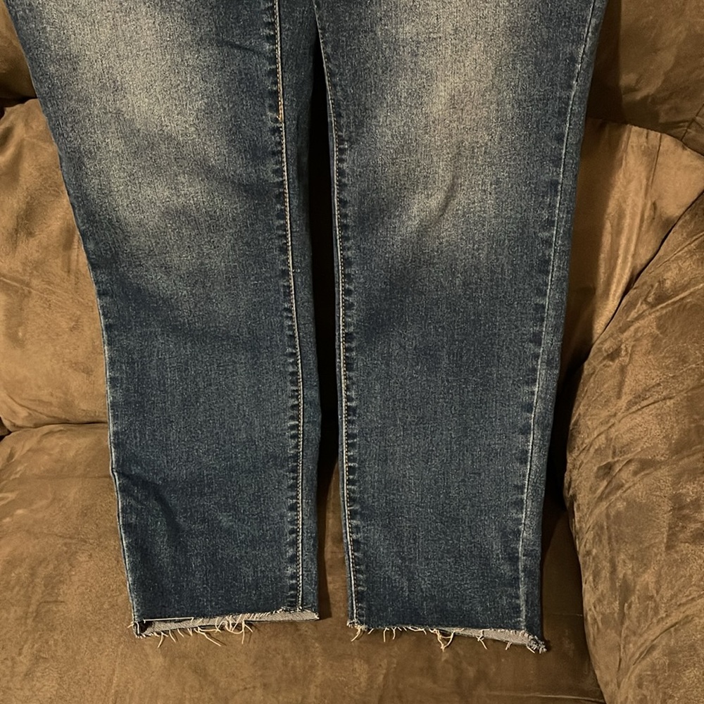 New- Womens Mid Rise Skinny Blue Denim Jean- Size 12petite - Picture 3 of 7